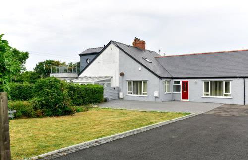 Spacious 4 Bedroom home with Parking Garden - Pass the Keys - Foto 41