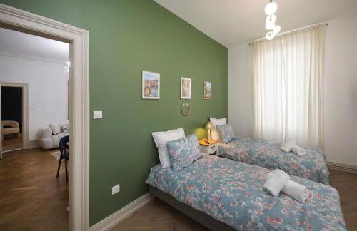 LE LYNX HAUSSMANIEN appartement tout confort, climatisé avec parking privé, à deux pas du centre - Foto 32