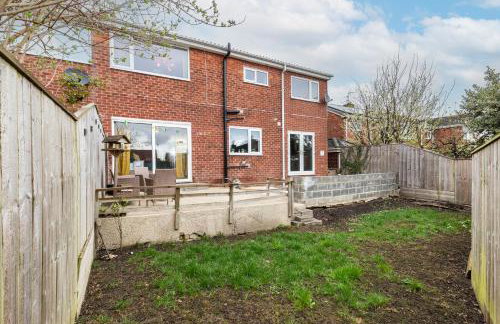 Stunning Bishop Auckland House with 5-bedrooms & 8 Beds Sleeps 12 with Free Parking by PureStay - Foto 76