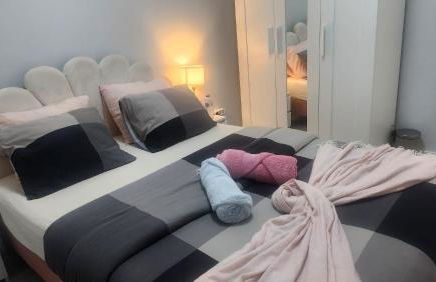 Chachino Guesthouse -5 Mins walk to Train & Bus Station - Foto 14