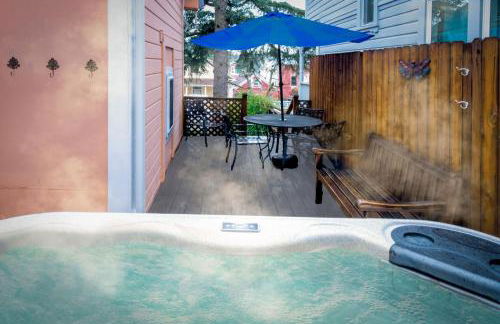 The Golden Parlor- Historic Victorian, Hot Tub - Foto 19