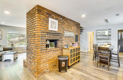 Beach and Dock! Lakefront Ozarks A-Frame Retreat - Foto 8