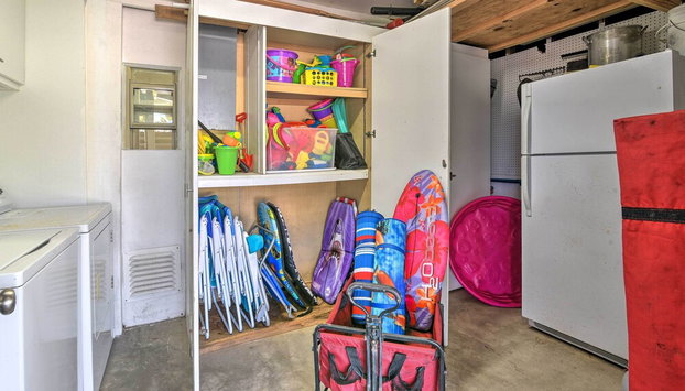 Galveston Vacation Rental w/ Deck: Steps to Beach - Foto 3, Interior