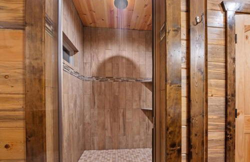 King Suite! Hot Tub, Arcade Games, L2 EV, Fire Pit, Kids Playset, Ping Pong, Dog Friendly - Foto 35