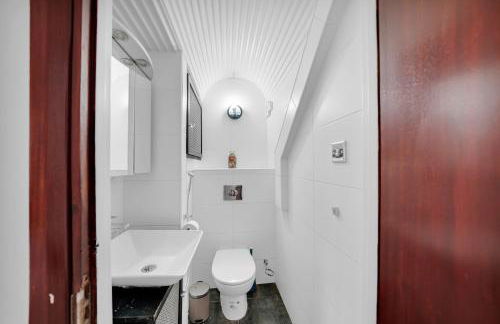 Lux 5 Bed sleeps 11, 10 mins from Wembley Stadium, Jacuzzi and Steam Shower - Photo 41