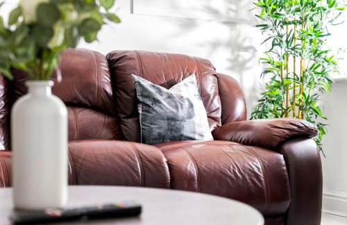 Stylish Five Bedroom House - Parking - Terrace - Fast Wi-Fi 974P - Foto 10