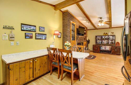 3 Mi to Ruby Falls The Downer House with Yard - Foto 8