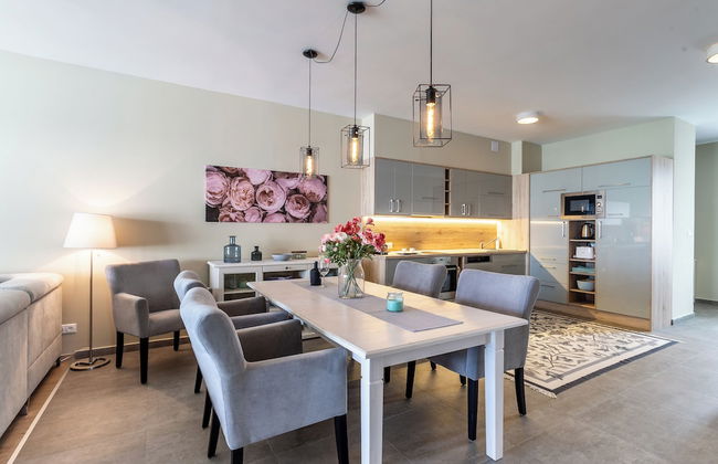 Lake Side Luxury – Steps to the Lake Lela - Foto 19