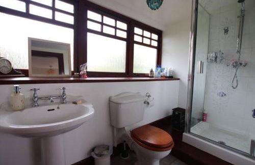 Serene Countryside Home with Manicured Gardens - Foto 21