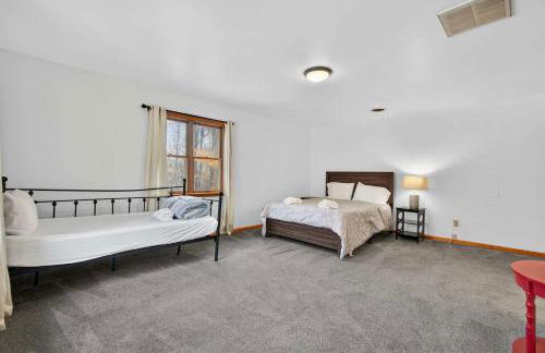 Huge Cabin w Hot Tub, Deck, Grill, Fire Pit, WiFi - Foto 46