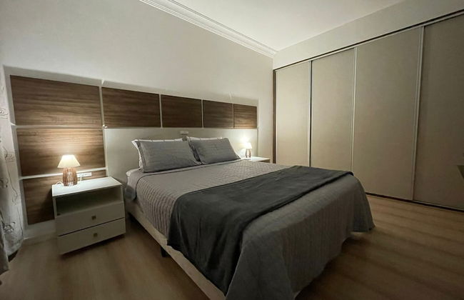 AMPLO APARTAMENTO UM POR ANDAR - Photo 2