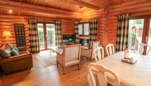 Endeavour Lodge 4 - Photo 2