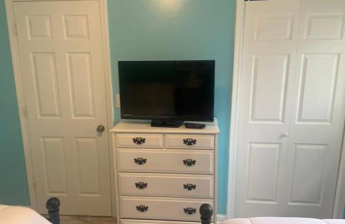 Cheerful two bedroom house 1.5 miles from beach. - Foto 17