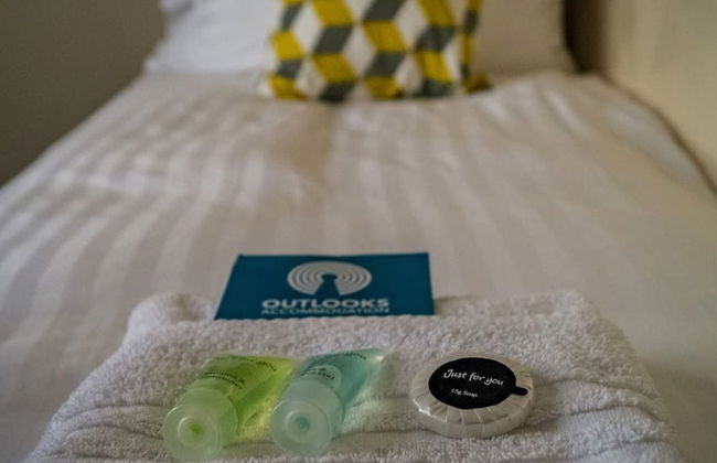 The Racecourse Gathering 5 Bed - Sleeps 12 City Centre - Photo 2