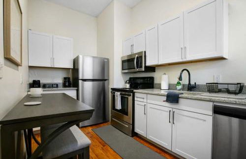 Victorian Cozy Retreat Steps to Cleveland Clinic - Foto 3