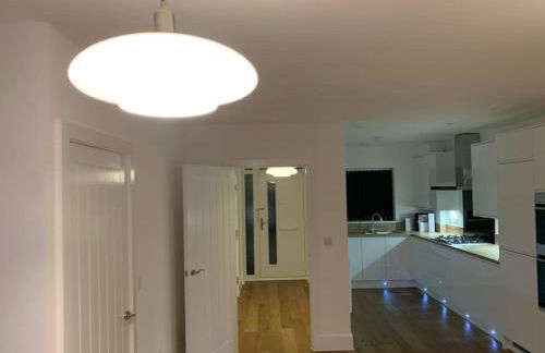 Spacious Entire 4 Bed House With 2 Free Parking Bays Early Check-in Late Check- Out Allowed - Foto 19