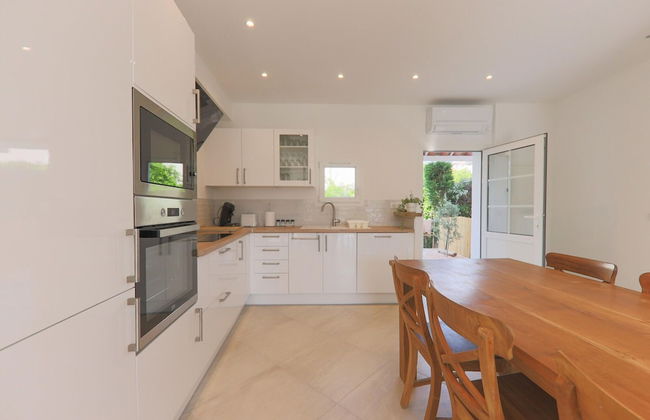 Superb Vacation Home With Pontoon - Photo 16