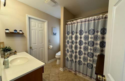 Romantic Getaway or Family Vacay with Mountain Views & Hot Tub - Foto 66