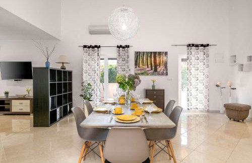 Charmante Villa mit privatem Pool, Klima, Sonnenliegen, Terrasse und Grill - Foto 24