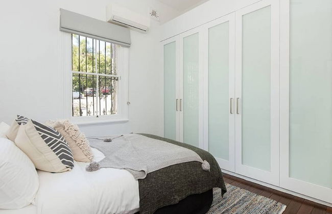 Historic 1890s House With Terraced Backyard Deck H346 - Photo 3