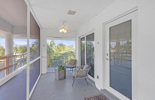 Waterfront 2BR Escape - Pool, Gym & Balcony with Intracoastal Views - Foto 2