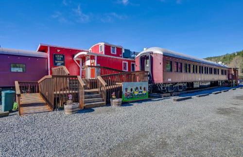 Couples Escape in Railcar, 13 Mi to Mount Rainier! - Photo 31