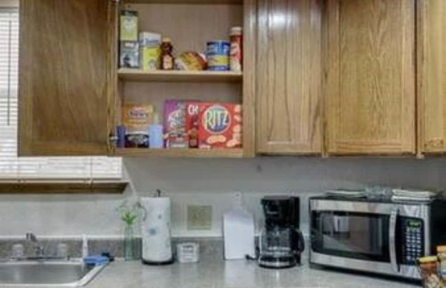 Evie's apartment - Photo 28