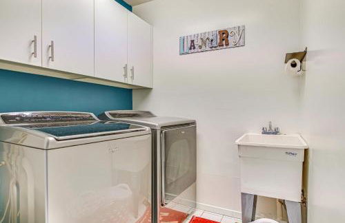 7 Mi to Skiing Lake George Home with Large Patio - Foto 36