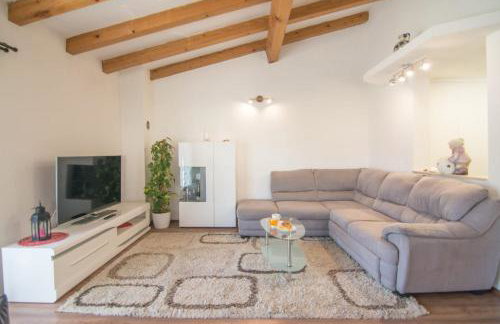 Village holiday apartman with heated pool Maslina - Photo 18