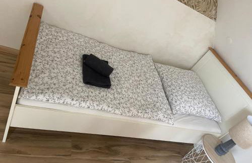 ZWITSCHERNEST Stilvolle helle Ferienwohnung Gästezimmer Monteurwohnung für 1 bis 6 Personen 3 Zimmer 60 qm - Foto 25