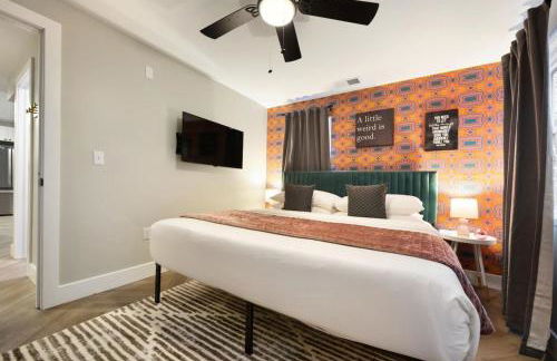 HostWise Stays - King Bed - Free Street Parking - Walkable Location - Foto 11