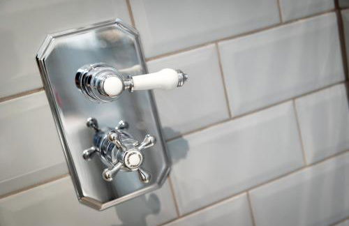 Luxury Pet-Friendly 2 Bed Retreat in Central Bowness with Copper Roll-Top Bath & Sun Terrace - Foto 16