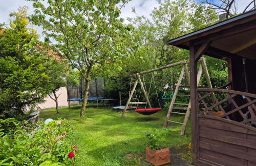 Komfortable 90 qm Ferienwohnung Berta mit 3 Schlafzimmern Küche Balkon Wohnzimmer mit großem LED TV InternetWiFi Flatrate und kostenlosen Parkplatz inklusive in Brilon Madfeld mit Rechnung - Foto 13