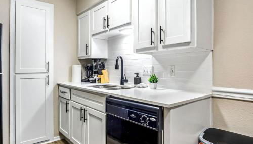 Contemporary 1BR 1Bat Pool Access - Foto 3