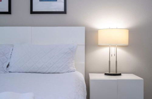 4BR Lakefront - Themed Rooms - Pool & BBQ! - Foto 63