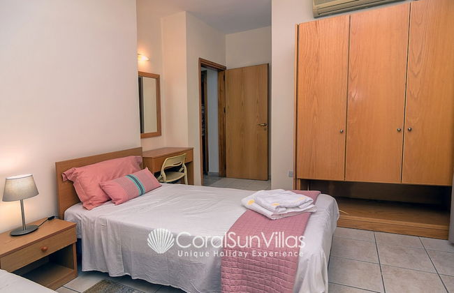 Wonderful Quiet Area, Completely Privacy, Large Private Pool, Colourful Garden - Foto 7