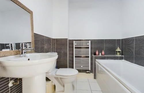 247 Serviced Accommodation in Stafford- 3BR Townhouse - Foto 13