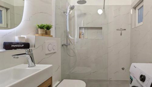 Poolside Studio - Photo 4, towels, Shower