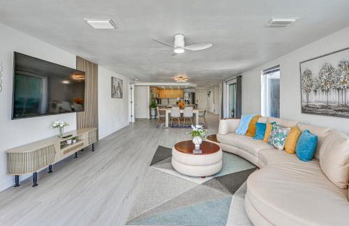 Sunset Views and Hot Tub Lakefront Holiday Retreat! - Foto 10