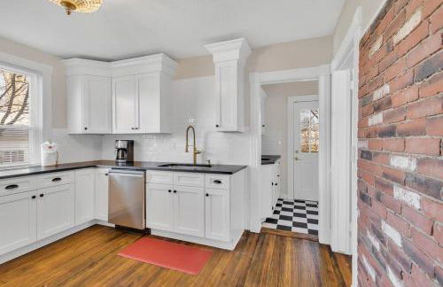 Prime West Hartford Center- Timeless Charm - Foto 20