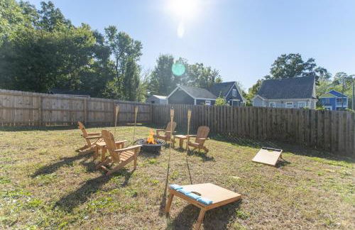 Fam-Biz Friendly 3BD with Fire pit & BBQ - Downtown - Foto 46
