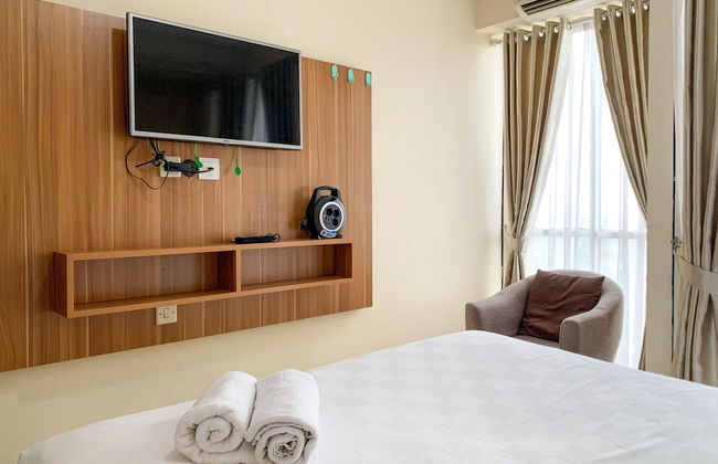 Modern Look And Comfy Studio Tifolia Apartment - Foto 5