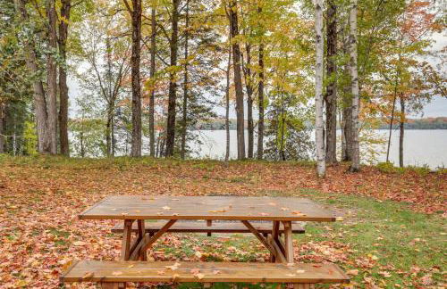 Impressive Presque Isle Lake House with Water Access - Foto 31