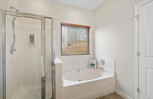 Cozy 4B 2 5B University Home King Beds Jacuzzi - Foto 30