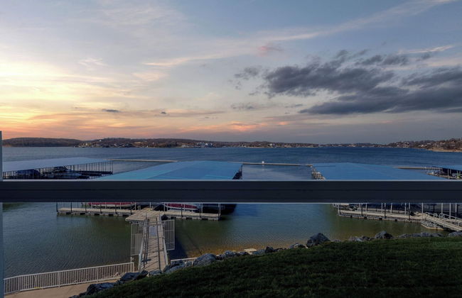 Panoramic Sunset Escape Waterfront Condo for 7! - Photo 33