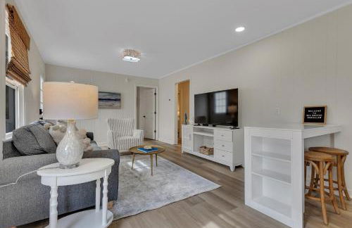 Beachy 3BD Bungalow One Block from Scenic Walkway - Foto 3