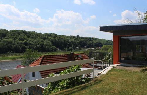 Holiday Home Bungalow Schönblick am Elberadweg in Pirna by Interhome - Photo 4