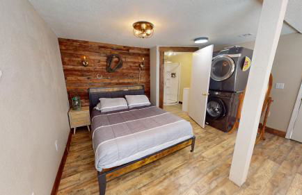 Train Themed Hobo Hideaway Near City Square - Foto 23