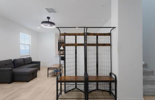 Modern Desert Home-Great for families & groups, near golf, hiking, and city fun, Private in-law suite with own entrance also available separately - Foto 20