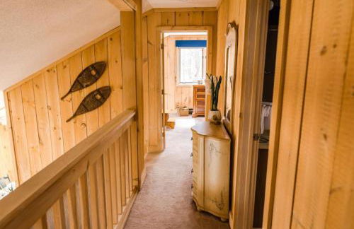 Wine Moose w Hot tub Fireplace Sauna 9min to Mt Snow - Foto 25